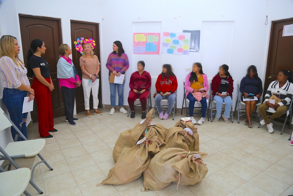 EL SMDIF LOS CABOS RECIBE DONATIVO 14 431057817 799185852236334 7902504912793457935 n