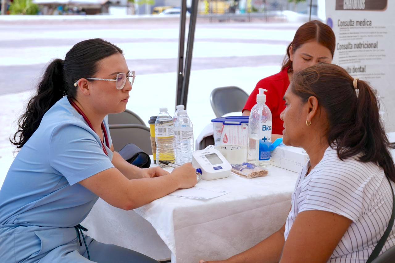 Cuidando a Mamá” acerca servicios gratuitos de salud a mujeres de Cabo San Lucas 10 699804344 1411650344333239 399901180229551089 n