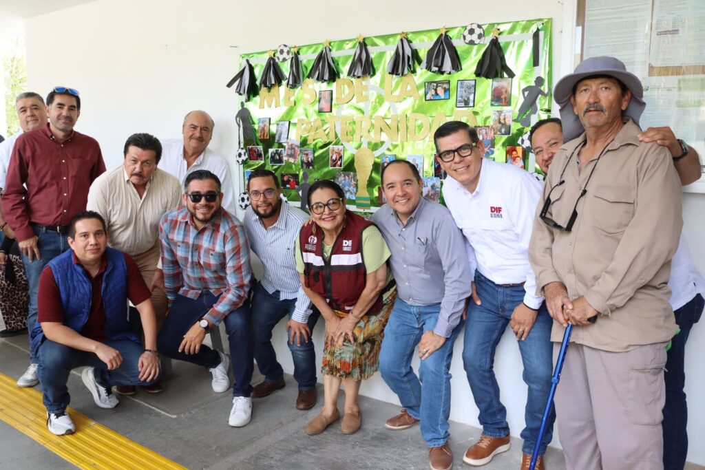 En el marco del #MesDeLasPaternidades, el SEDIF BCS llevó a cabo la develación de un mural conformado por fotografías de padres e hijos del personal de la institución. 17 720624909 1597462045760074 4038553471950580841 n