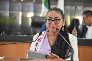 Exhortan a IEE para incluir a grupos prioritarios en decisiones electorales• El pleno del Congreso del Estado aprobó un punto de acuerdo presentado por la diputada Dalia Verónica Collins Mendoza 12 DIP DALIA COLLINS MENDOZA 260609 2
